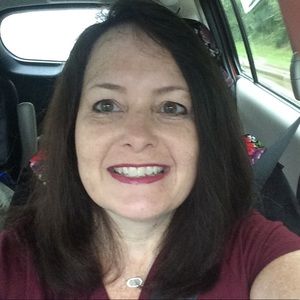 Meet your Posher, Debbie